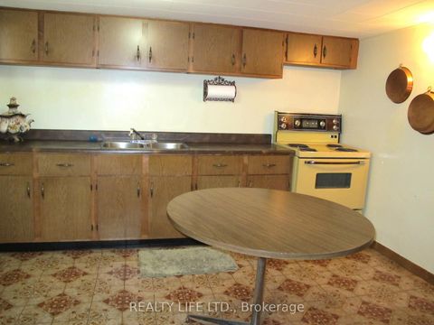 Photo 30 at 4 Rosalie Avenue, CFB, Toronto