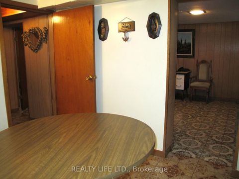 Photo 31 at 4 Rosalie Avenue, CFB, Toronto