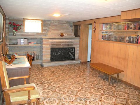 Photo 32 at 4 Rosalie Avenue, CFB, Toronto