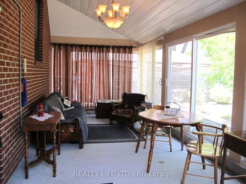 Photo 35 at 4 Rosalie Avenue, CFB, Toronto