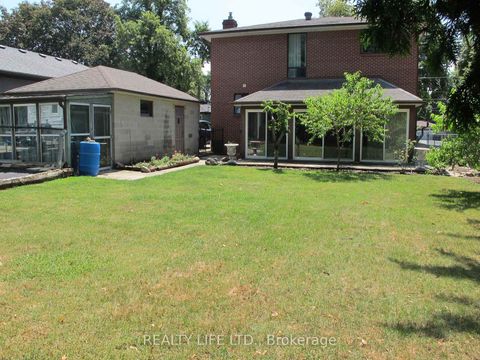 Photo 39 at 4 Rosalie Avenue, CFB, Toronto