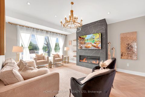 Photo 2 at 125 Elmcrest Road, West Deane, Toronto