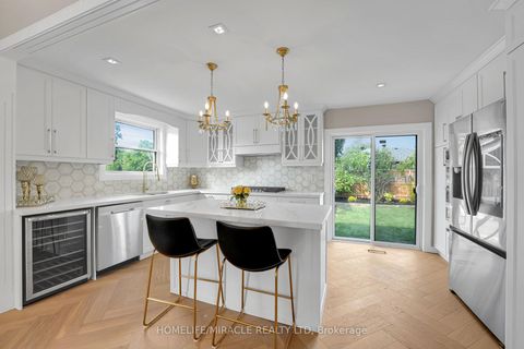 Photo 9 at 125 Elmcrest Road, West Deane, Toronto