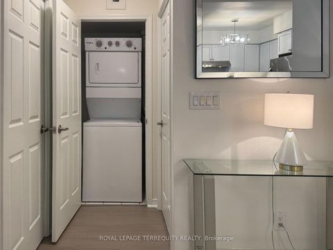 Photo 10 at 812 - 185 Oneida Crescent, Langstaff, Richmond Hill