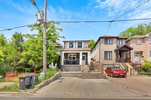 Photo 0 at 8 Fairglen Crescent, Pelmo Park W4, Toronto