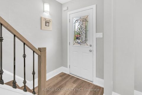 Photo 5 at 8 Fairglen Crescent, Pelmo Park W4, Toronto