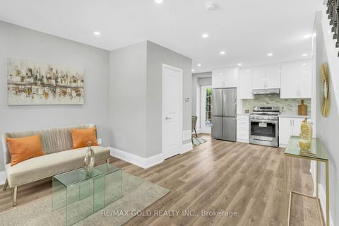 Photo 8 at 8 Fairglen Crescent, Pelmo Park W4, Toronto