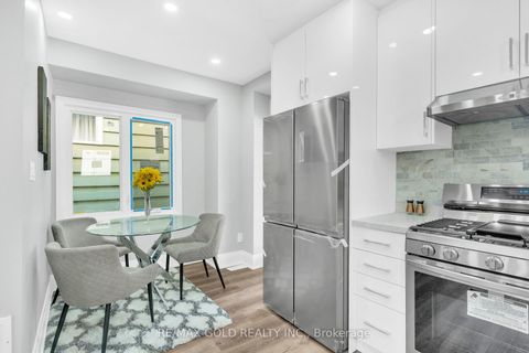 Photo 11 at 8 Fairglen Crescent, Pelmo Park W4, Toronto