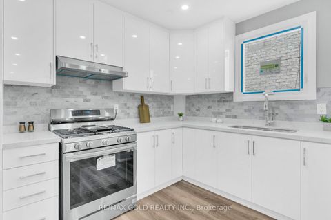 Photo 14 at 8 Fairglen Crescent, Pelmo Park W4, Toronto