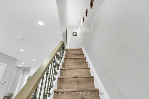 Photo 16 at 8 Fairglen Crescent, Pelmo Park W4, Toronto
