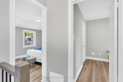 Photo 18 at 8 Fairglen Crescent, Pelmo Park W4, Toronto