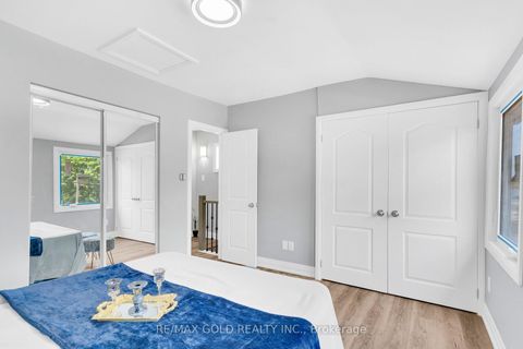 Photo 20 at 8 Fairglen Crescent, Pelmo Park W4, Toronto