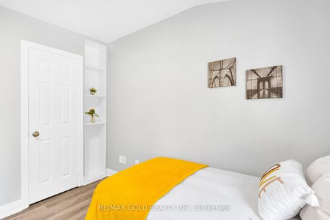 Photo 22 at 8 Fairglen Crescent, Pelmo Park W4, Toronto