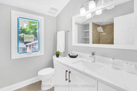 Photo 23 at 8 Fairglen Crescent, Pelmo Park W4, Toronto