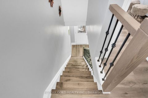 Photo 25 at 8 Fairglen Crescent, Pelmo Park W4, Toronto