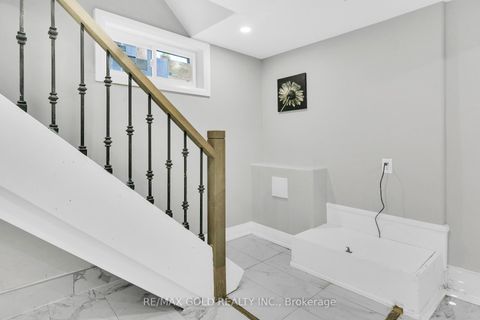 Photo 28 at 8 Fairglen Crescent, Pelmo Park W4, Toronto