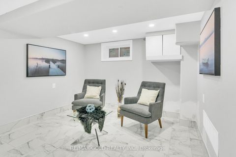 Photo 29 at 8 Fairglen Crescent, Pelmo Park W4, Toronto