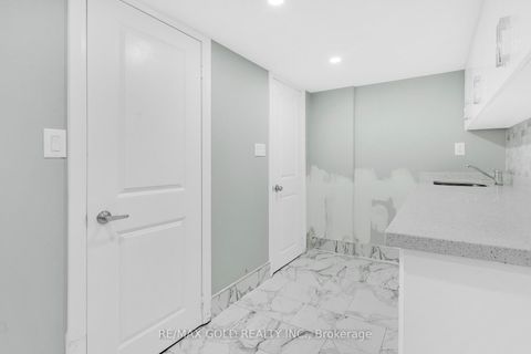 Photo 32 at 8 Fairglen Crescent, Pelmo Park W4, Toronto