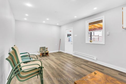 Photo 37 at 8 Fairglen Crescent, Pelmo Park W4, Toronto