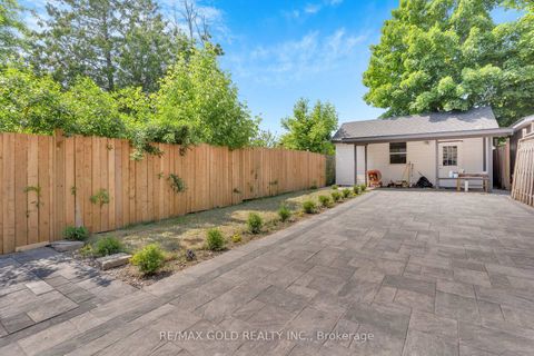 Photo 40 at 8 Fairglen Crescent, Pelmo Park W4, Toronto