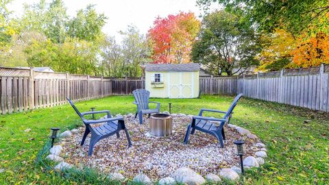 Photo 3 at 75 Elizabeth Street W, Ardagh, Barrie