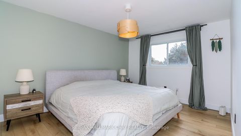 Photo 13 at 75 Elizabeth Street W, Ardagh, Barrie