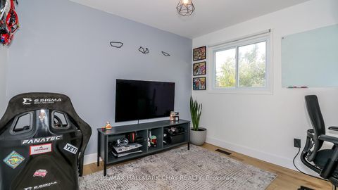 Photo 15 at 75 Elizabeth Street W, Ardagh, Barrie