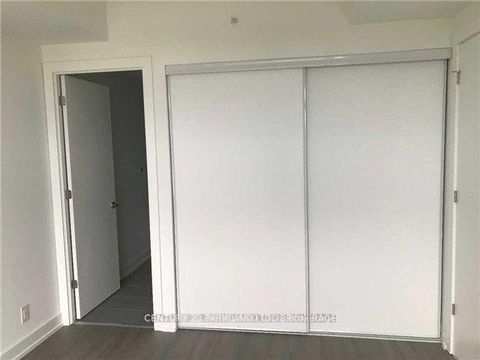 Photo 4 at 312 - 6 Parkwood Avenue, Casa Loma, Toronto