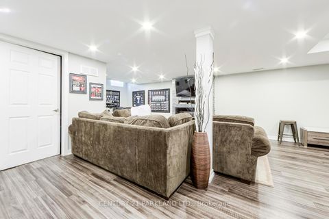 Photo 4 at 81 D'amato Crescent, Maple, Vaughan