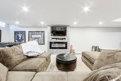 Photo 5 at 81 D'amato Crescent, Maple, Vaughan