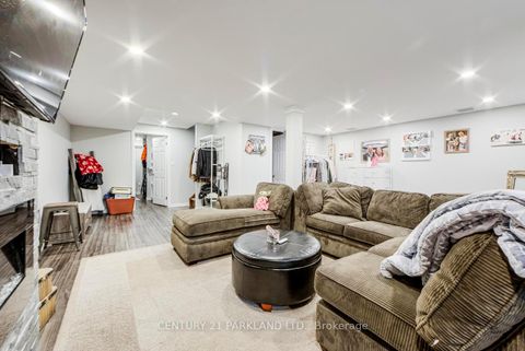 Photo 7 at 81 D'amato Crescent, Maple, Vaughan