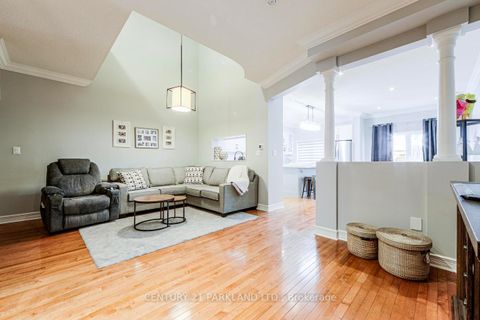 Photo 11 at 81 D'amato Crescent, Maple, Vaughan