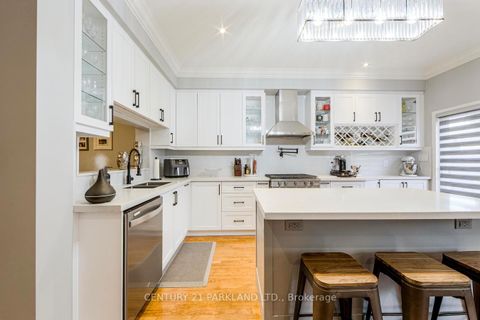 Photo 17 at 81 D'amato Crescent, Maple, Vaughan Photo 17 at 81 D'amato Crescent, Maple, Vaughan