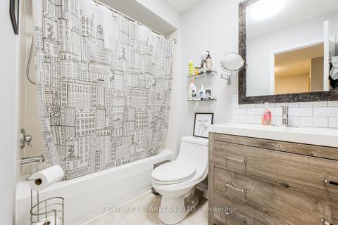 Photo 25 at 81 D'amato Crescent, Maple, Vaughan