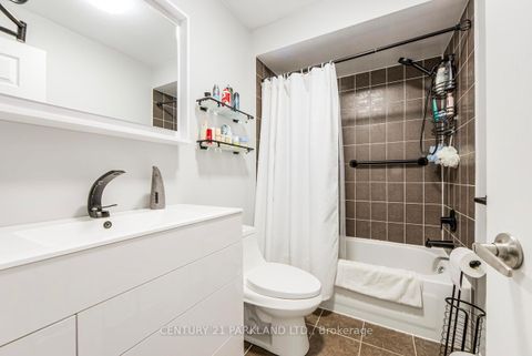Photo 31 at 81 D'amato Crescent, Maple, Vaughan