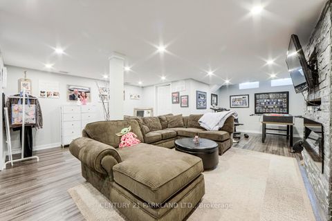 Photo 32 at 81 D'amato Crescent, Maple, Vaughan Photo 32 at 81 D'amato Crescent, Maple, Vaughan