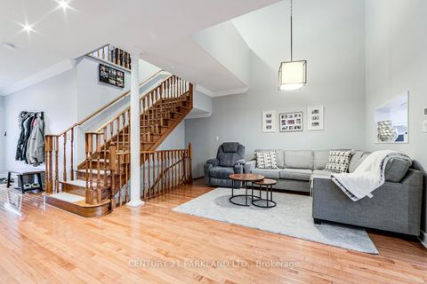 Photo 33 at 81 D'amato Crescent, Maple, Vaughan