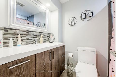 Photo 34 at 81 D'amato Crescent, Maple, Vaughan