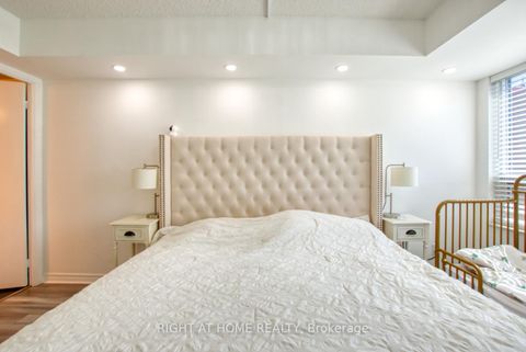 Photo 14 at 827 - 35 Saranac Boulevard, Lawrence, Toronto