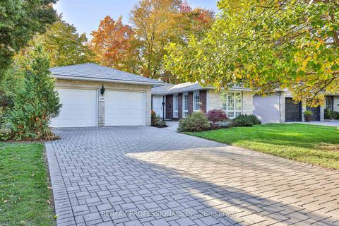 Photo 1 at 10 Neilor Crescent, Markland Wood, Toronto