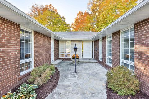 Photo 3 at 10 Neilor Crescent, Markland Wood, Toronto