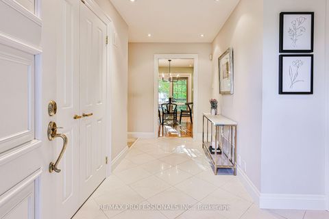 Photo 4 at 10 Neilor Crescent, Markland Wood, Toronto