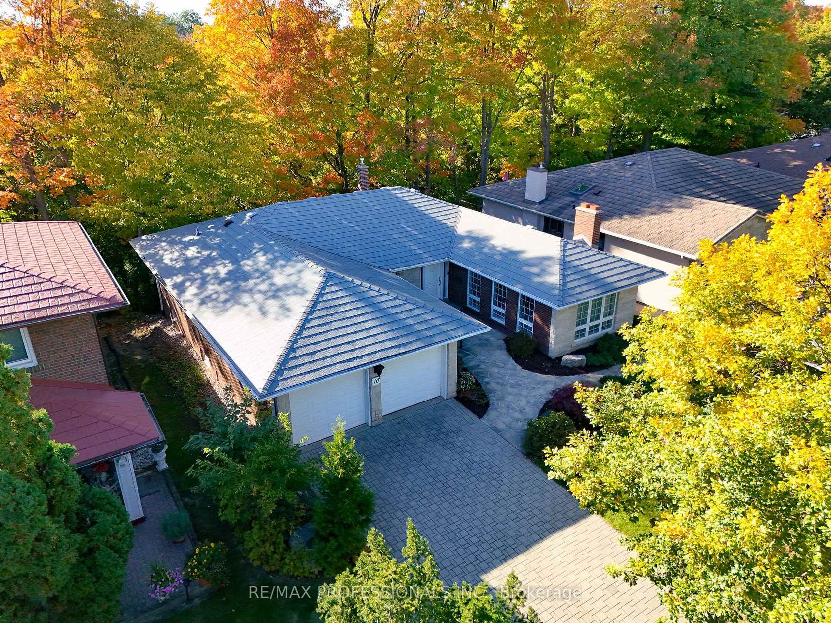 10 Neilor Crescent, Markland Wood, Toronto photo 7