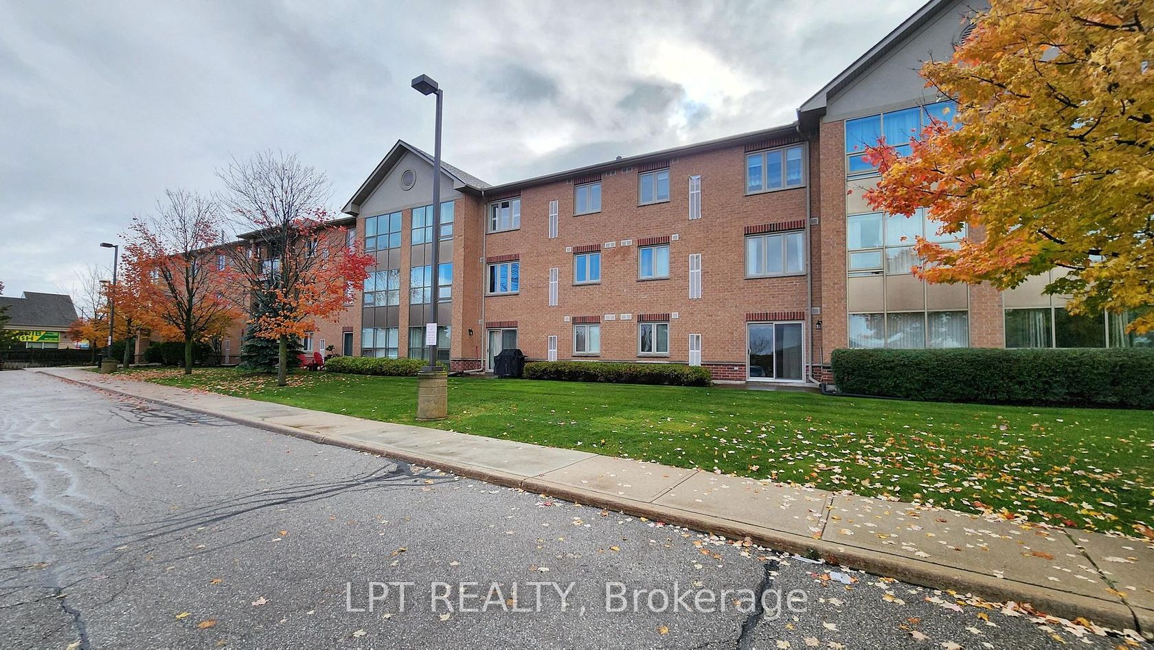 110 - 500 Mapleview Drive W, Holly, Barrie photo 3 110 - 500 Mapleview Drive W, Holly, Barrie photo 3
