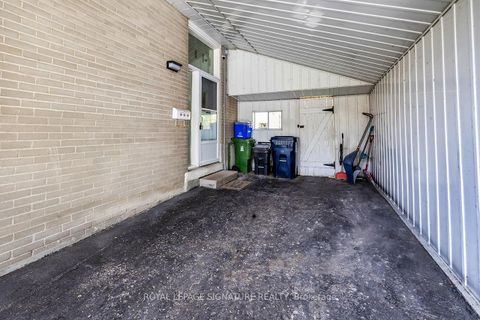 Photo 2 at 156 Catalina Drive, Guildwood, Toronto