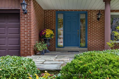 Photo 2 at 83 Ames Circle, Don Mills, Toronto