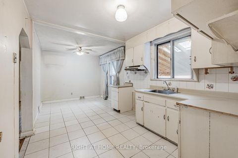 Photo 11 at 5 Mcgregor Road, Dorset Park, Toronto