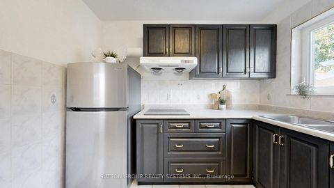 Photo 7 at 19 Montcalm Avenue, Belgravia, Toronto