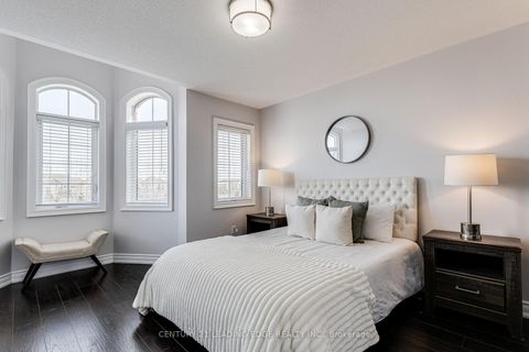 Photo 15 at 102 MACTIER Drive, Kleinburg, Vaughan