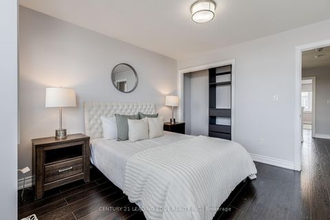 Photo 16 at 102 MACTIER Drive, Kleinburg, Vaughan